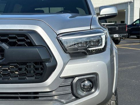 Used 2021 Toyota Tacoma SR5 RWD image 12
