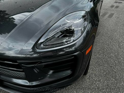 Used 2022 Porsche Macan AWD/4WD image 9