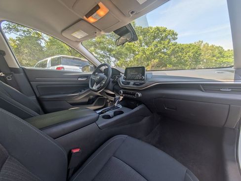 Used 2025 Nissan Altima 2.5 SV FWD image 28