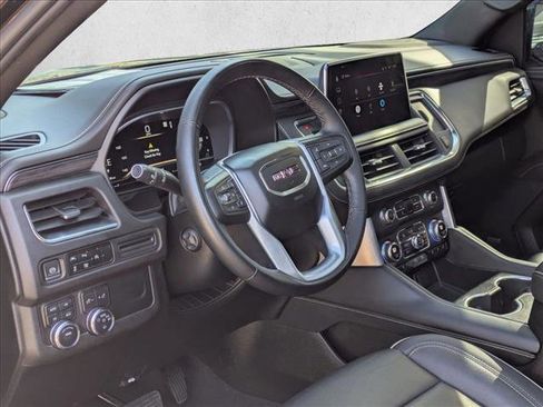 Used 2023 GMC Yukon SLT w/ SLT Premium Package image 10
