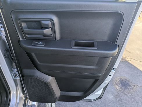 Used 2017 RAM 1500 Express image 29