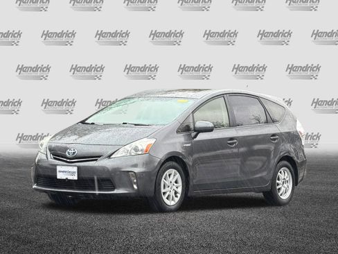 Used 2014 Toyota Prius V Five image 9