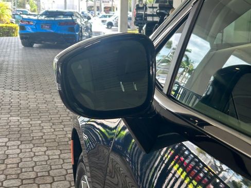 Used 2022 Chrysler Pacifica Touring-L image 16