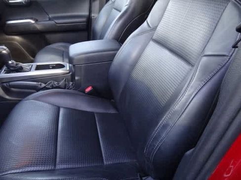 Used 2020 Toyota Tacoma Limited image 6