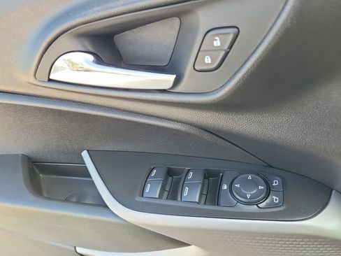 Used 2024 Chevrolet Trax LS FWD image 21