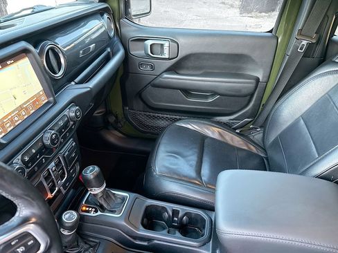 Used 2020 Jeep Wrangler Unlimited Sahara image 25