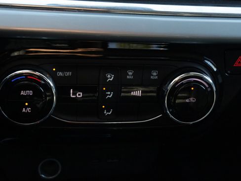 Used 2025 Chevrolet Trax LT image 11