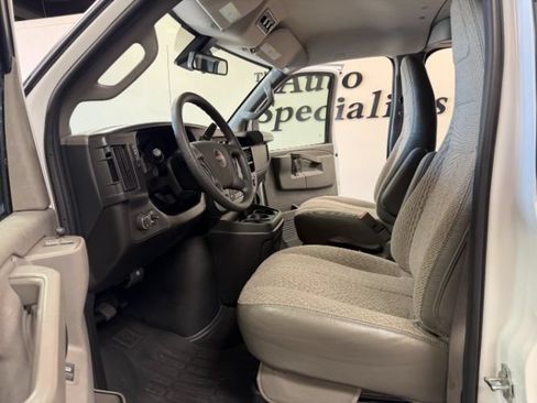 Used 2025 GMC Savana 3500 LT w/ LT Preferred Equipment Group RWD image 12