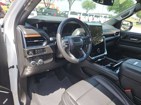 Used 2025 GMC Yukon XL Denali AWD/4WD image 10