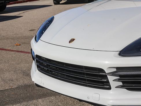 Used 2020 Porsche Cayenne image 9