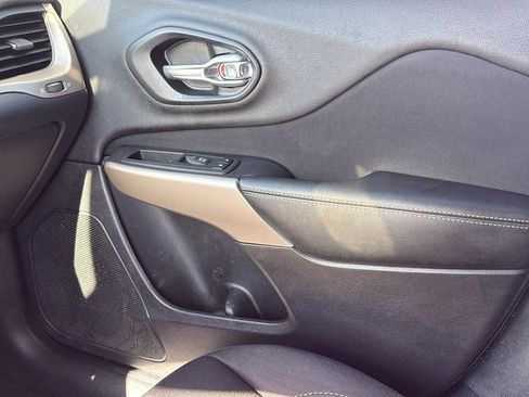 Used 2018 Jeep Cherokee Latitude image 24