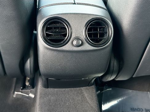 Used 2019 Mercedes-Benz GLC 300 image 19