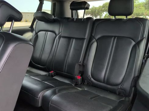 Used 2024 Jeep Wagoneer L Series II RWD image 12