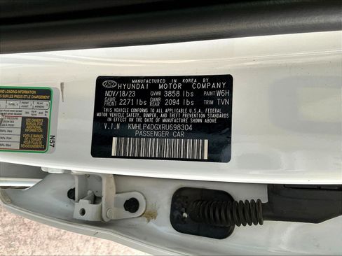 Used 2024 Hyundai Elantra Limited FWD image 18