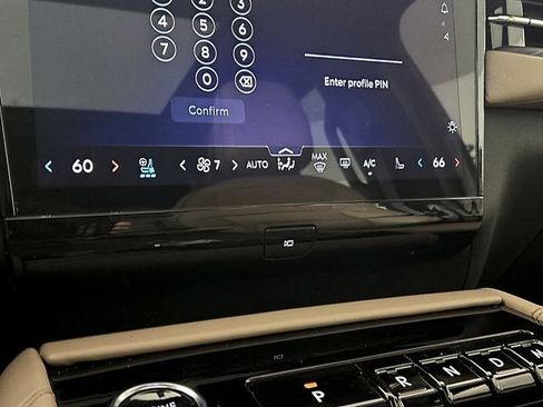 Certified 2025 Lincoln Navigator Black Label AWD/4WD image 18