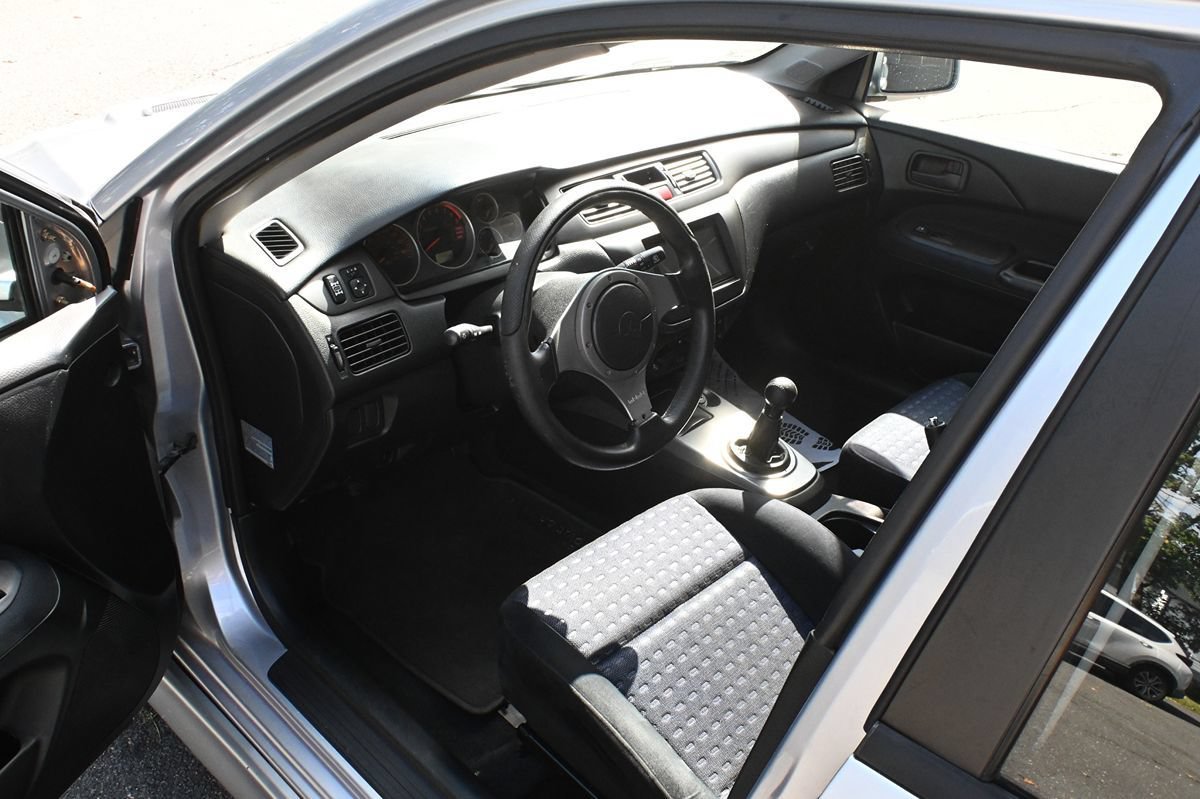 Used 2005 Mitsubishi Lancer Evolution AWD/4WD image 12