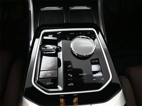 New 2026 BMW 750e xDrive w/ Premium Package image 9