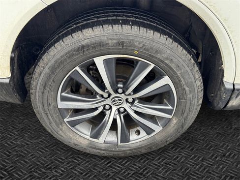 Used 2023 Toyota Venza LE image 12