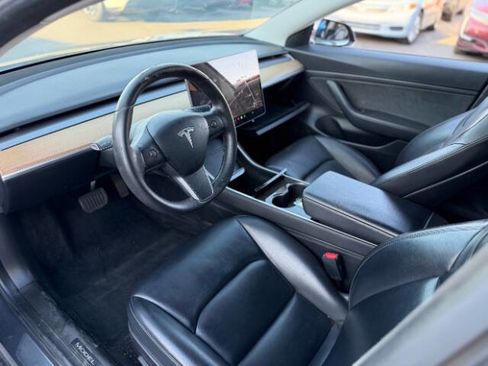 Used 2020 Tesla Model 3 Standard Range RWD image 9