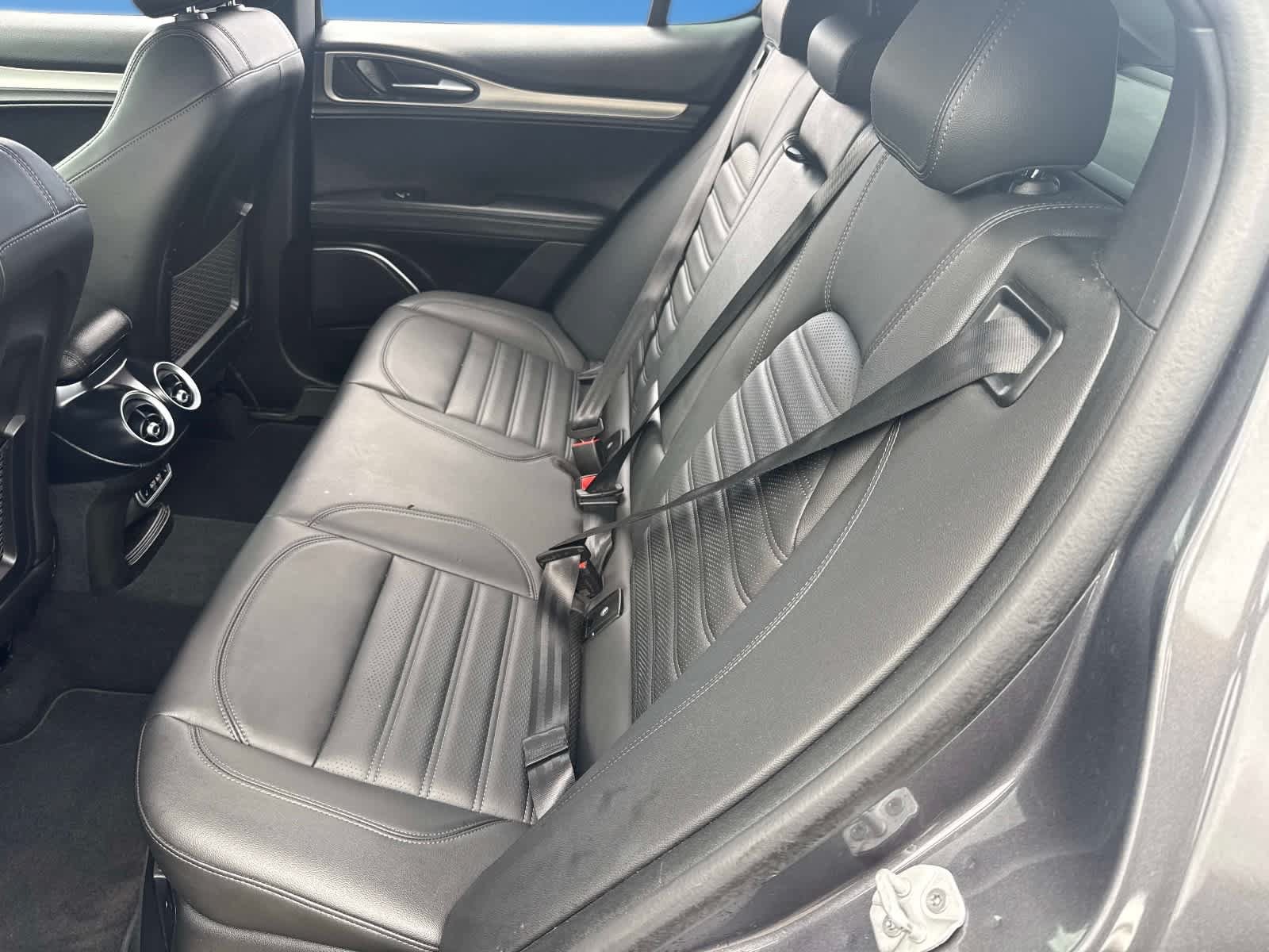 Used 2023 Alfa Romeo Stelvio Veloce AWD/4WD image 18