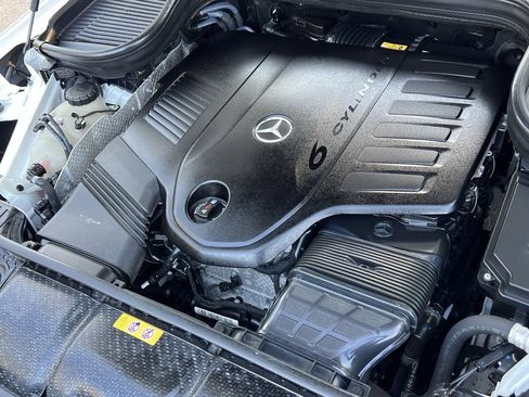 Used 2023 Mercedes-Benz GLS 450 4MATIC w/ AMG Line Exterior image 28