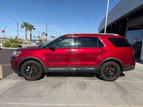 Used 2019 Ford Explorer XLT w/ Class III Trailer Tow Package FWD image 2