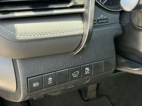 Used 2022 Toyota Camry SE w/ Carpet Mat Package (TMS) FWD image 6