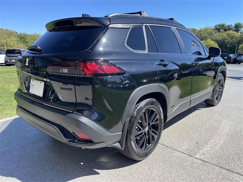 Used 2024 Toyota Corolla Cross SE image 6