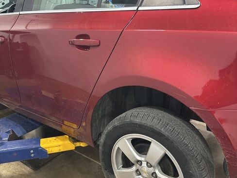 Used 2015 Chevrolet Cruze LT image 12