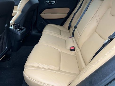 Used 2023 Volvo XC60 B5 Ultimate image 19