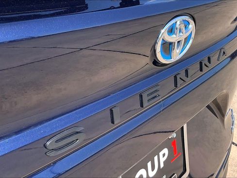 Used 2024 Toyota Sienna LE FWD image 31