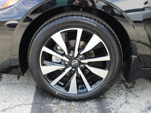 New 2025 Nissan Sentra SV w/ SV Premium Package image 32