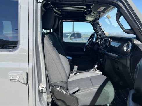 Used 2020 Jeep Wrangler Unlimited Sahara image 27