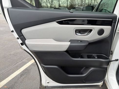 Certified 2023 Honda Pilot Touring image 21