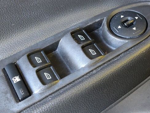 Used 2018 Ford Escape SE w/ Ford Safe & Smart Package FWD image 27