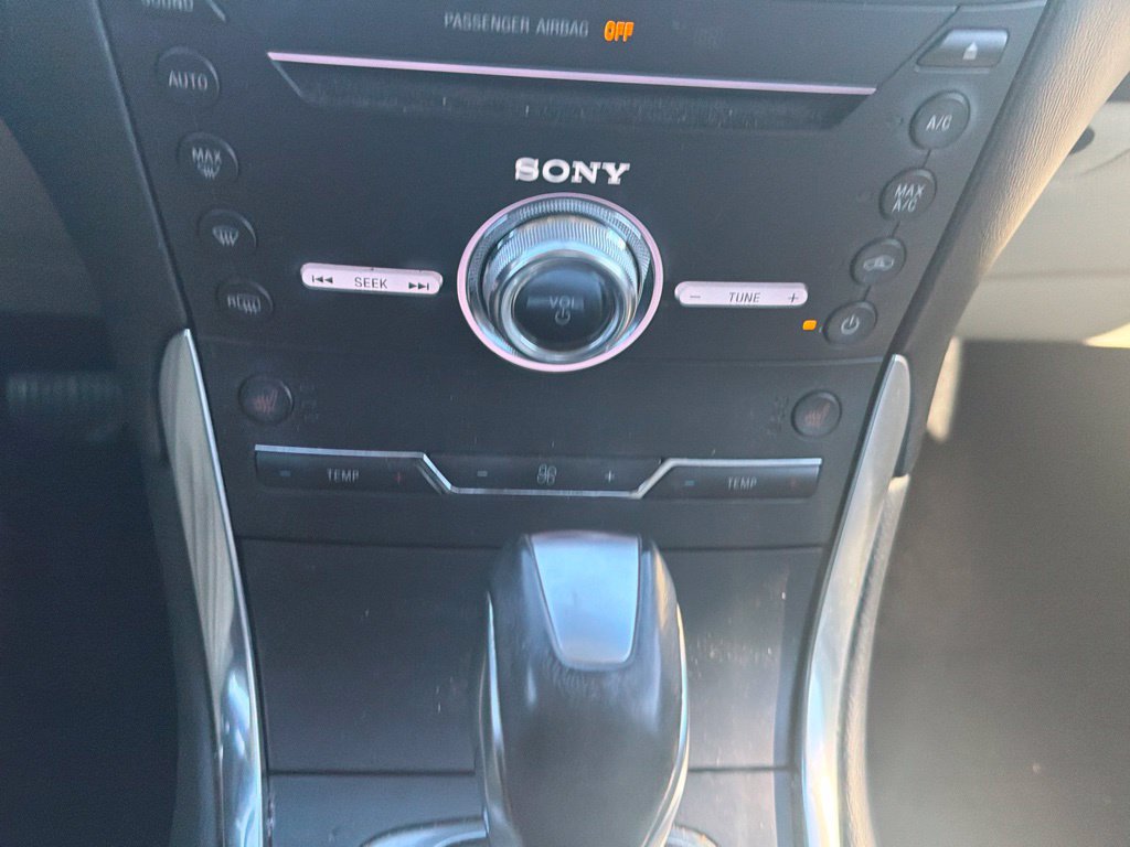 Used 2017 Ford Edge Titanium w/ Technology Package FWD image 9