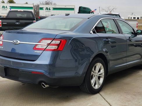 Used 2018 Ford Taurus SE FWD image 6