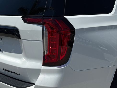 Used 2024 GMC Yukon Denali Ultimate AWD/4WD image 15