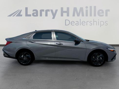 New 2026 Hyundai Elantra SEL Sport FWD image 9