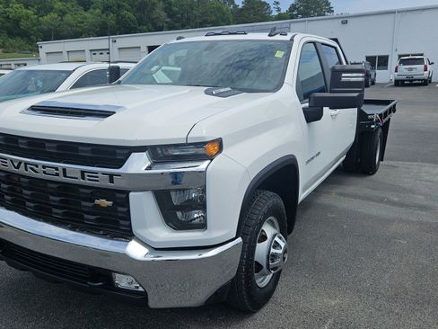 Used 2022 Chevrolet Silverado 3500 LT w/ Convenience Package AWD/4WD image 2