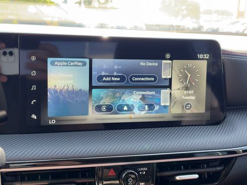 Used 2025 Nissan Kicks SR FWD image 17
