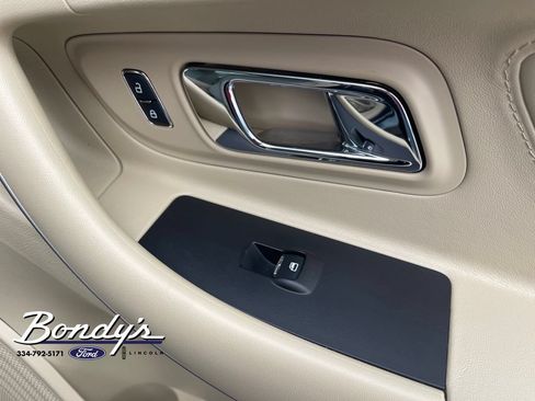 Used 2019 Ford Taurus SE FWD image 19