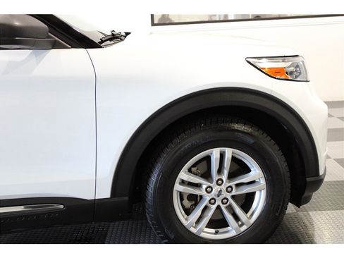 Used 2020 Ford Explorer XLT image 6