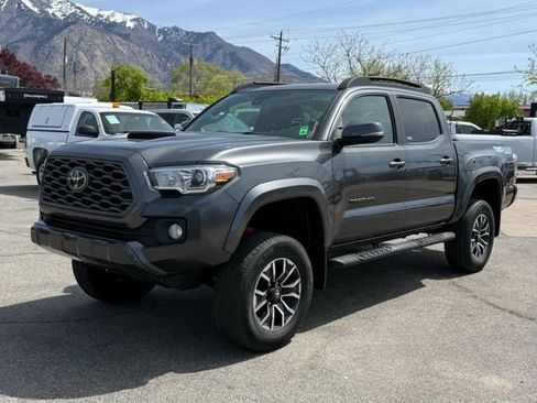 Used 2022 Toyota Tacoma TRD Sport w/ Technology Package image 2