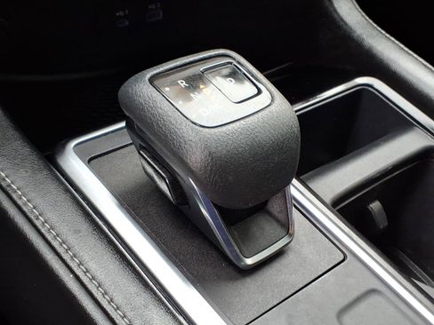 Used 2022 Nissan Pathfinder SV AWD/4WD image 15