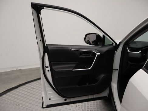 Used 2020 Toyota RAV4 LE FWD image 16