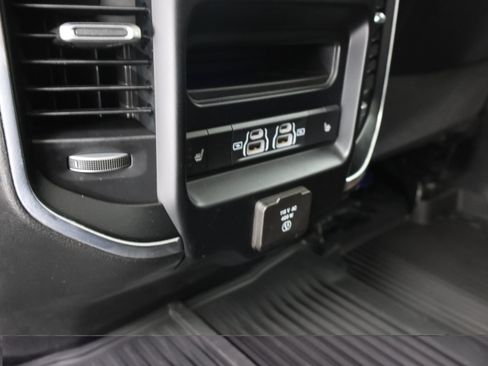 Used 2024 RAM 2500 Laramie AWD/4WD image 33