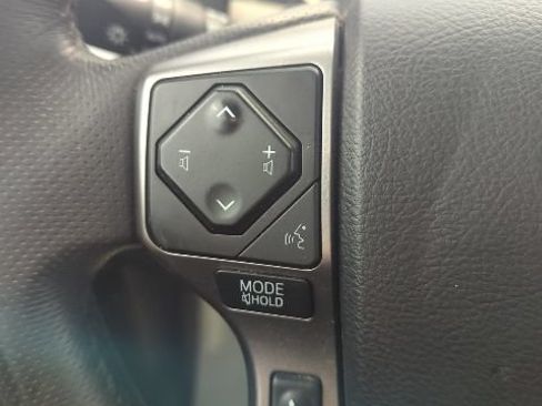 Used 2022 Toyota Tacoma SR5 AWD/4WD image 12