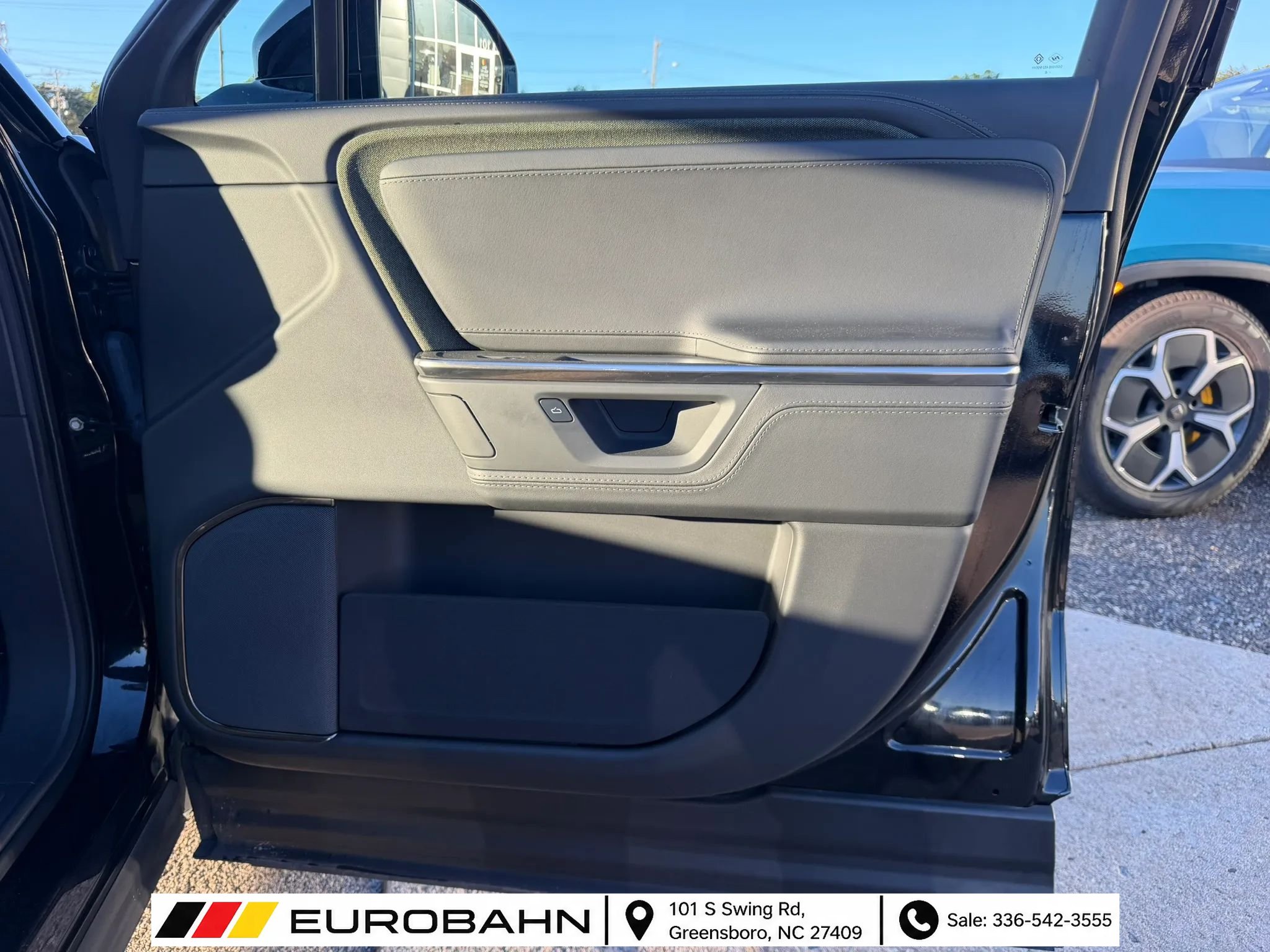 Used 2025 Rivian R1S Adventure Dual AWD/4WD image 18
