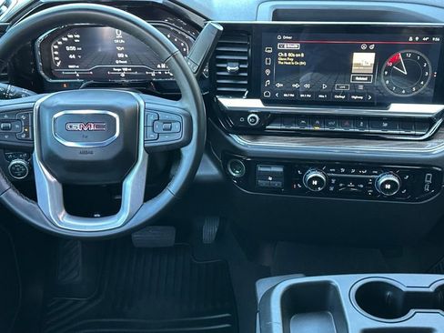 Used 2025 GMC Sierra 1500 Elevation image 14
